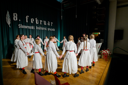 Otroška folklorna skupina OŠ Metlika - Osrednja obcinska prireditev ob slovenskem kulturnem prazniku